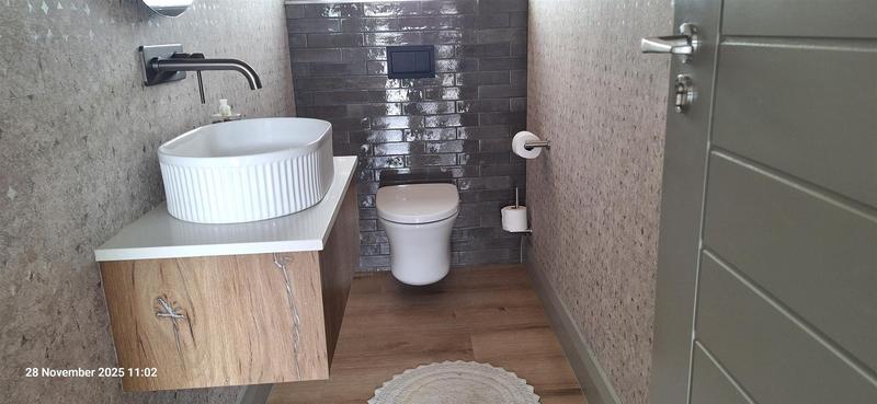 5 Bedroom Property for Sale in Outeniqua Strand Western Cape